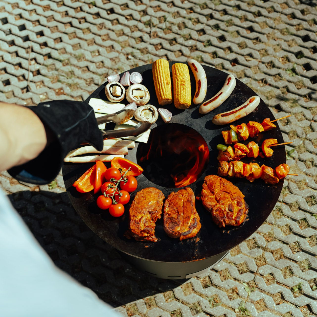 Set: Skara + Deckel + Feuerplatten-Grill + Pizzaofen-Aufsatz
