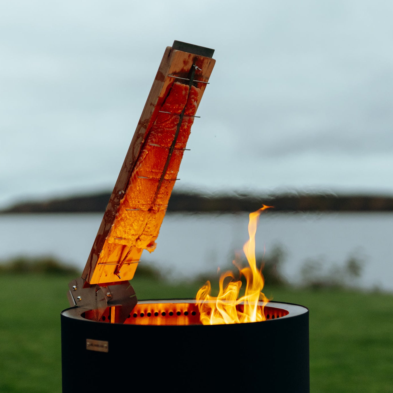 Flammlachsbrett für Feuerschale