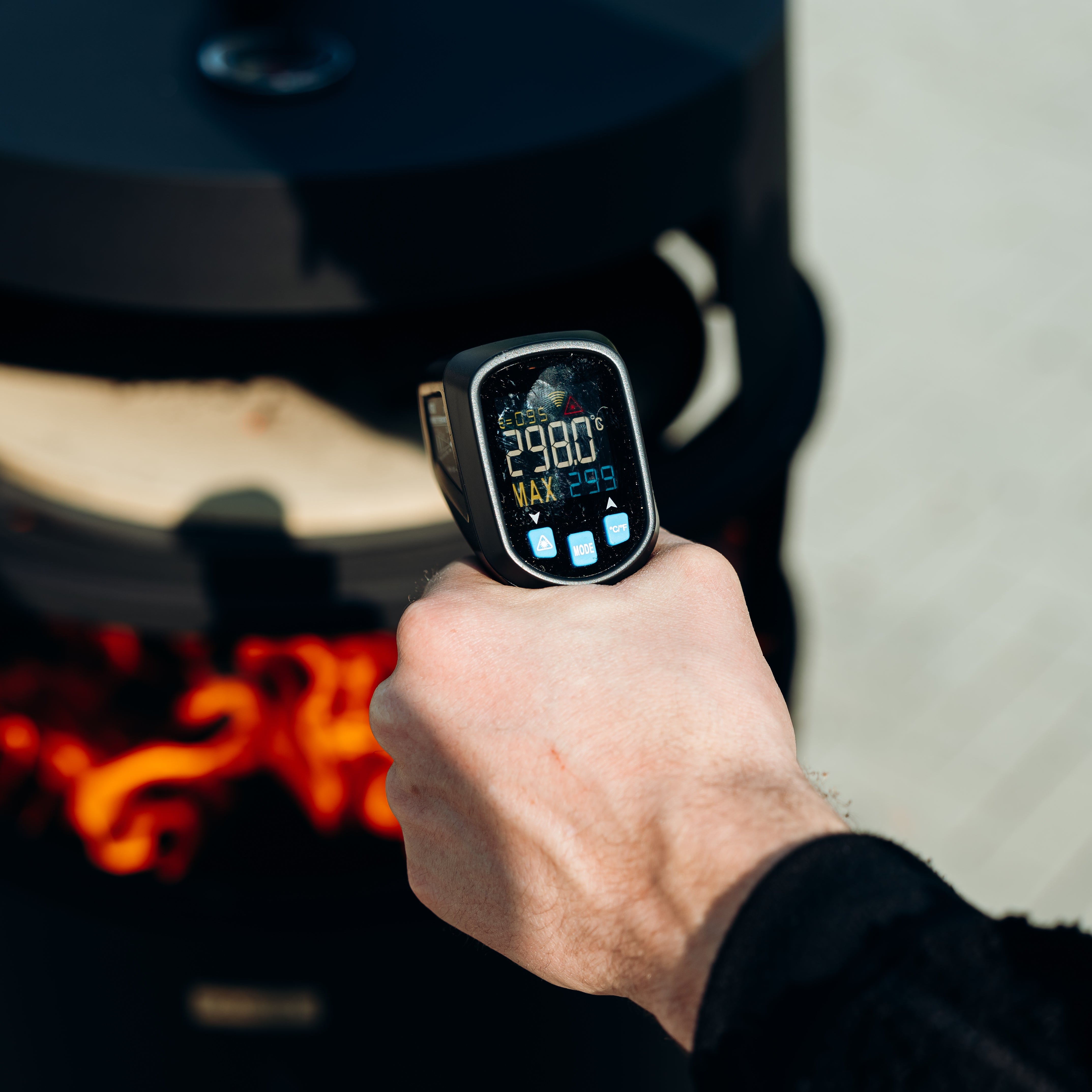 Set: Skara + Deckel + Feuerplatten-Grill + Pizzaofen-Aufsatz